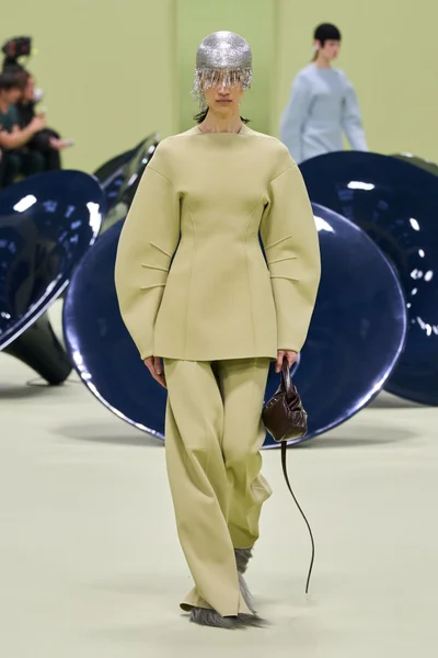 Look 3